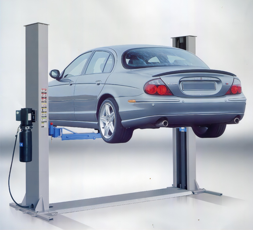 Two post lift with reinforced base plate