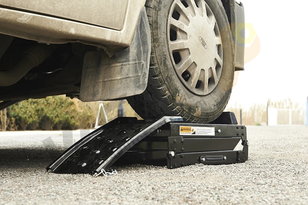 Tri-folding vehicle mobile ATV truck trailer steel car ramp