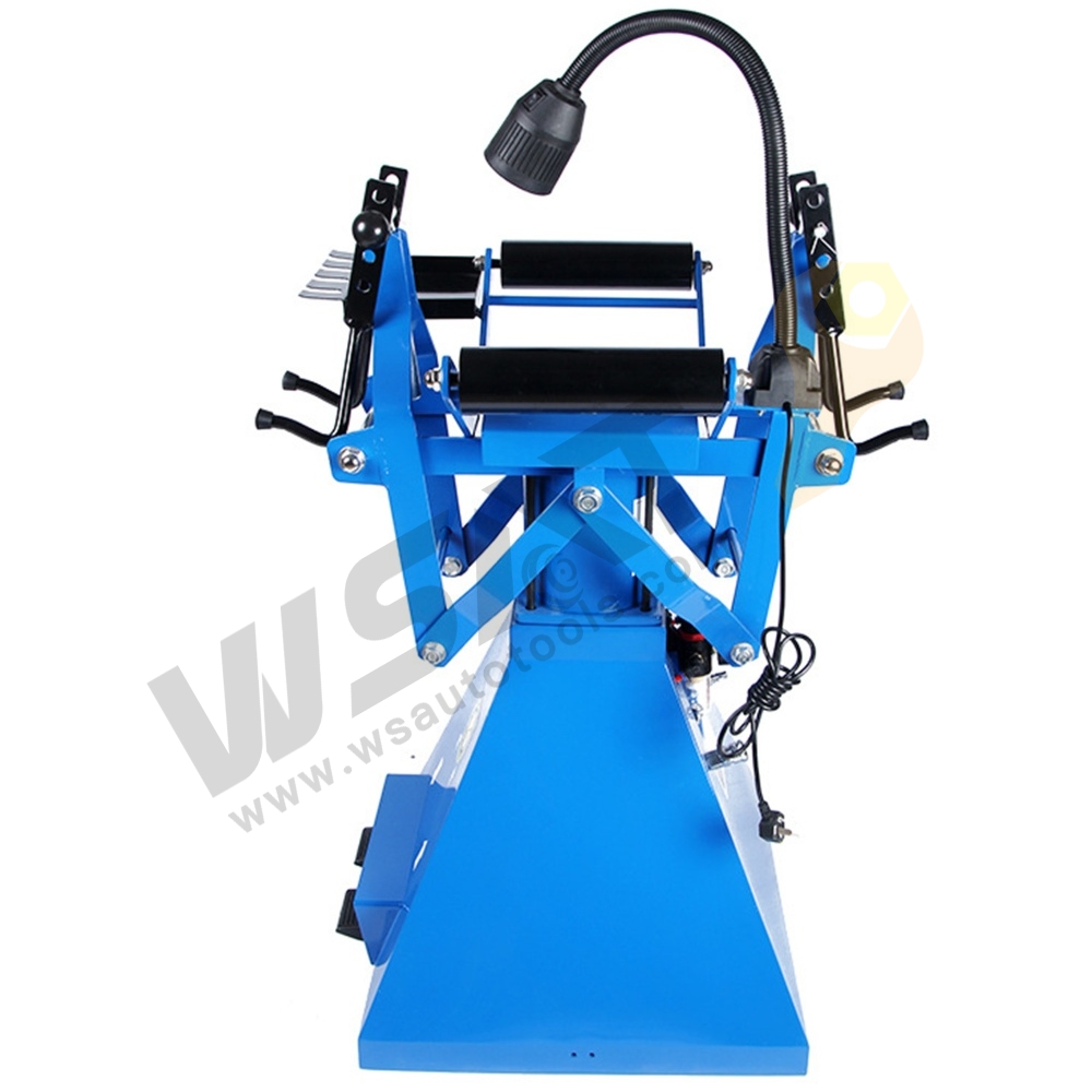 Pneumatic Tire Spreader with Working Light